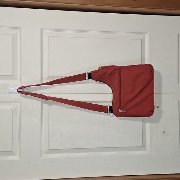 Baggallini medium crossbody zip canvas bag - brick red - Picture 3 of 12